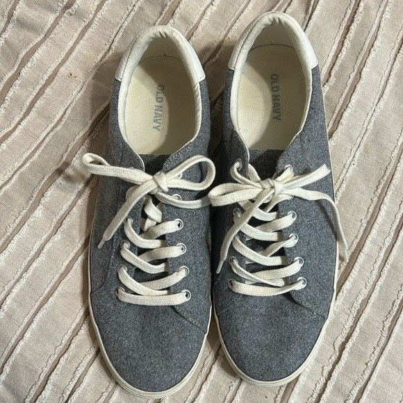 Grey soft brushed felt low top sneakers from Old Navy. Size 8. - Picture 2 of 8